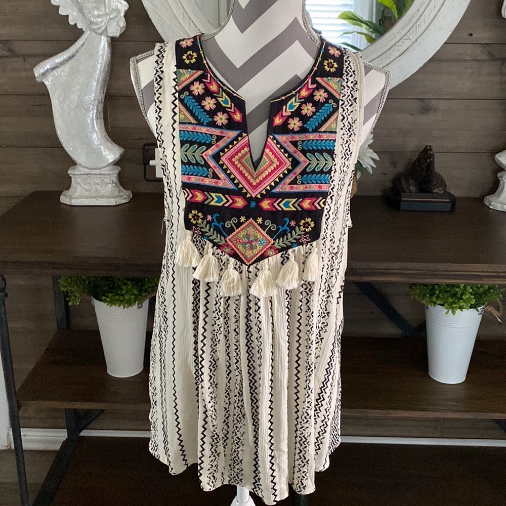 Savanna Jane Embroidered Tassel Striped Sleeveless Top in Black/White